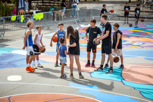 Street art graffiti mural hypecourt floorpainting baskatbalcourt keizerpark ghent artists a squid called sebastian & kiuw 10